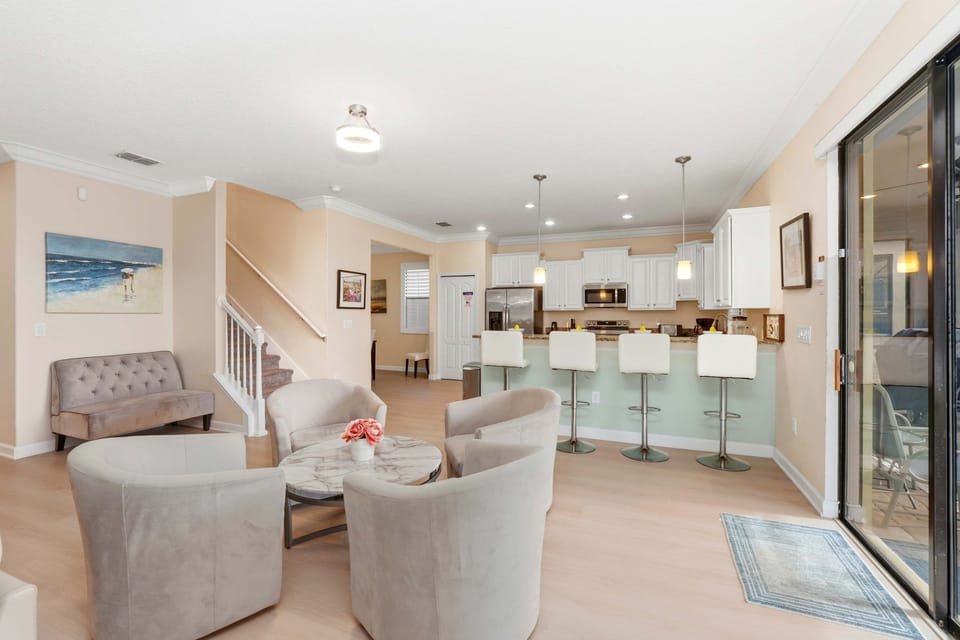 Kitchen / Breakfast Area
