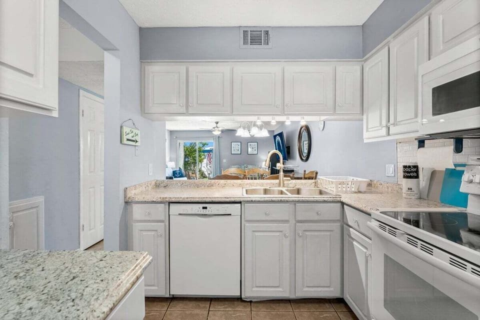 7-web-or-mls-8015-beach-dr