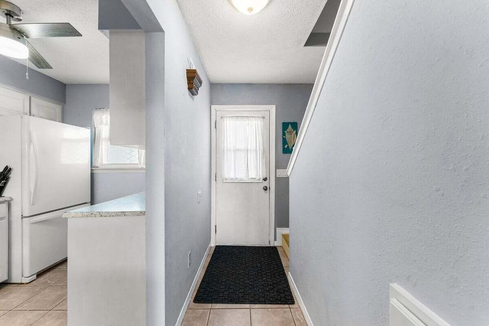 4-web-or-mls-8015-beach-dr