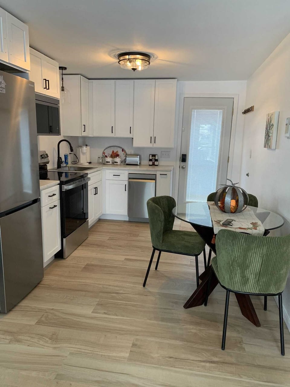 Seating for 3 in the dining room with a 4th chair located in the bedroom.