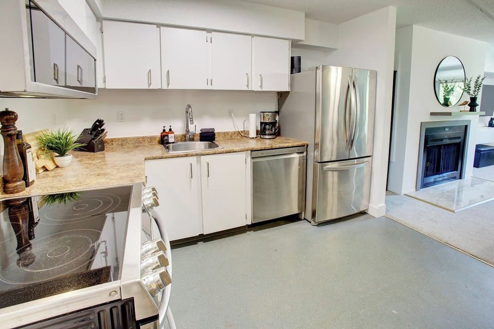 A cozy, spacious, full-functioning kitchen