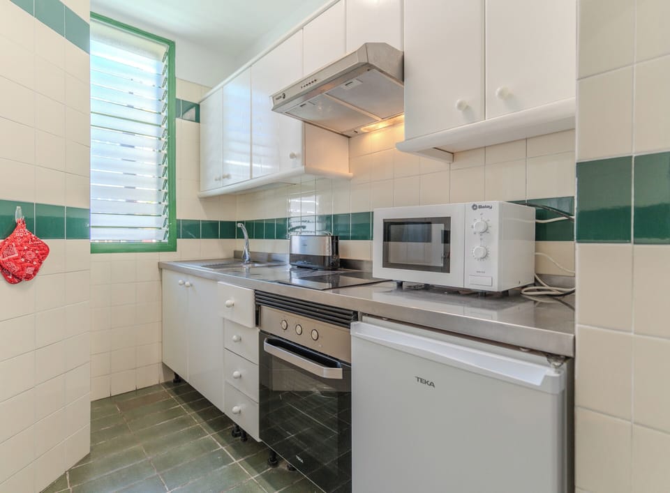 The equipped kitchen: oven, microwave. Perfect for a 0 stress stay.