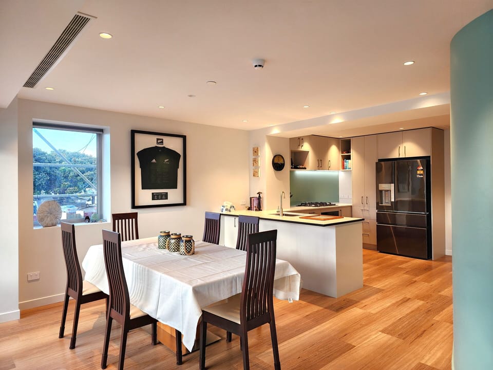 Deluxe Apartment, 3 Bedrooms, Private Bathroom, Bay View | Private kitchen | Full-size fridge, microwave, oven, stovetop