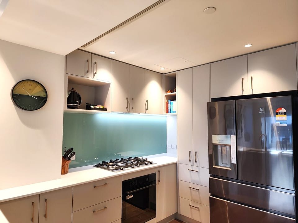 Deluxe Apartment, 3 Bedrooms, Private Bathroom, Bay View | Private kitchen | Full-size fridge, microwave, oven, stovetop