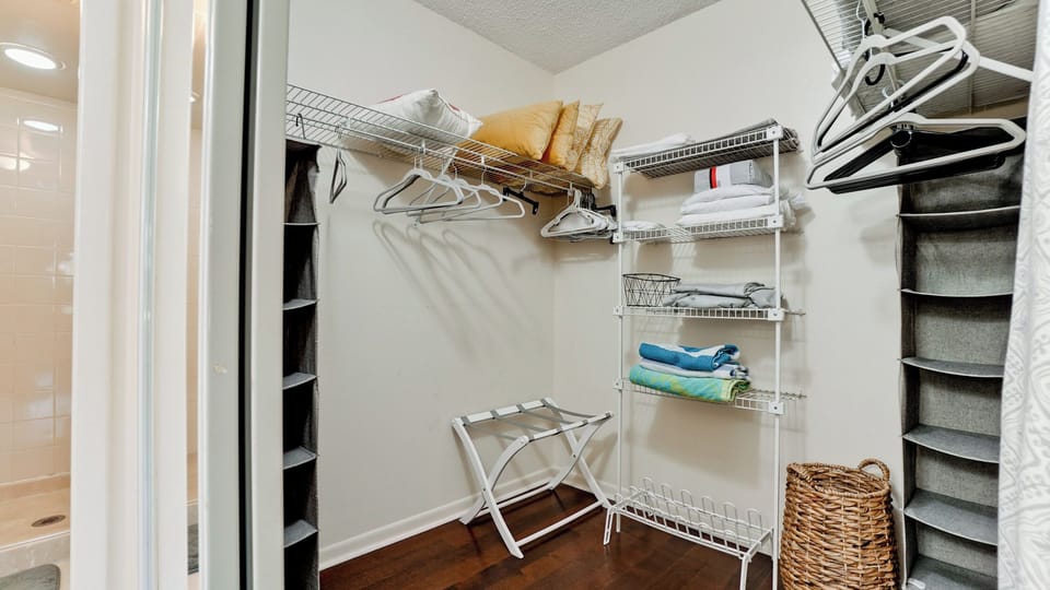 Master closet 