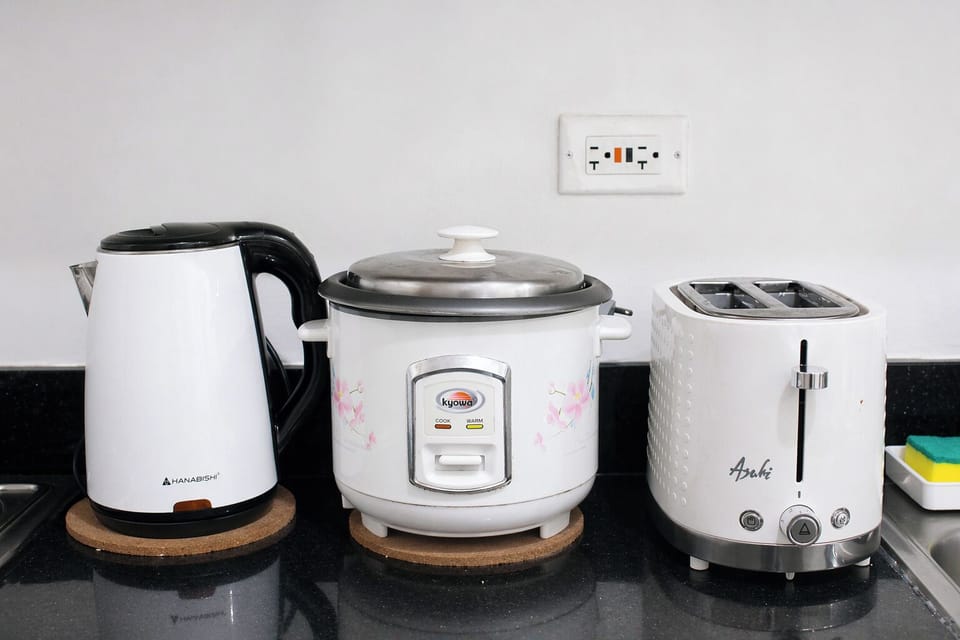 Deluxe Condo, City View | Private kitchen | Full-size fridge, microwave, oven, stovetop