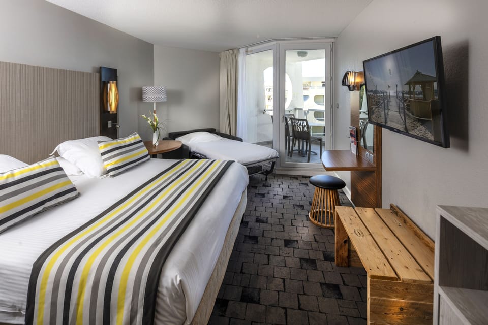 Premium bedding, minibar, in-room safe, desk