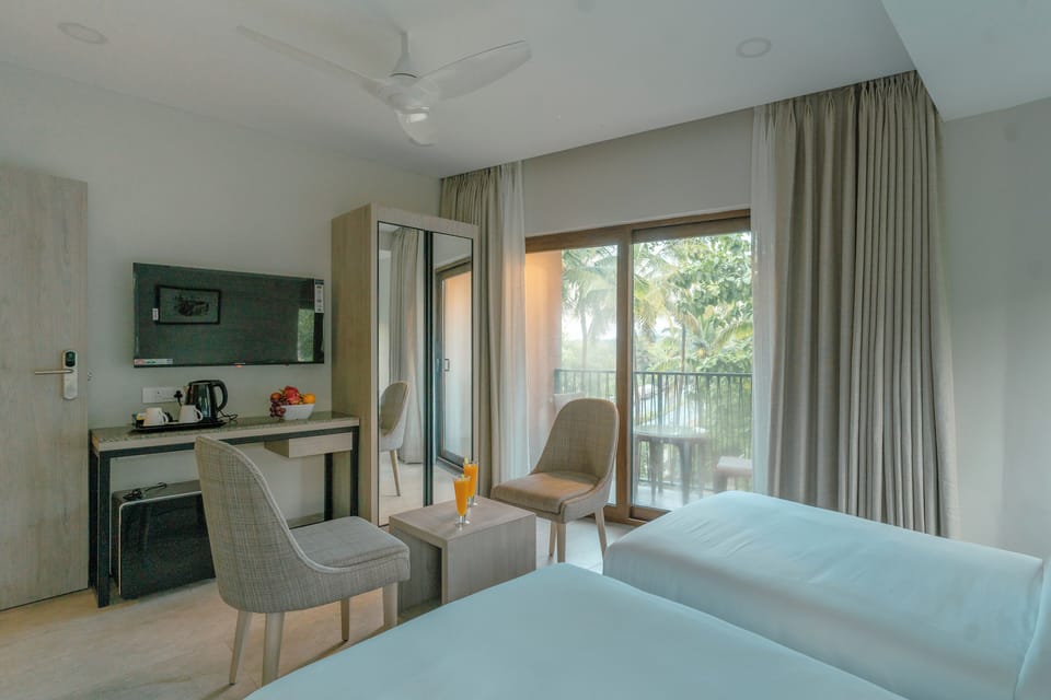 Superior Double or Twin Room | In-room safe, desk, laptop workspace, blackout drapes
