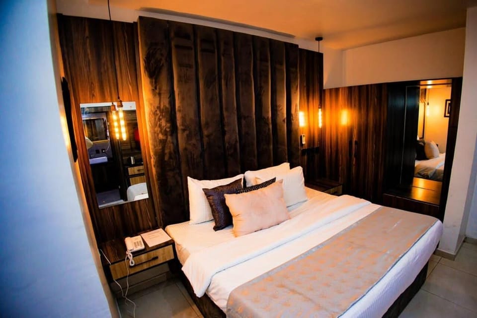 Standard Room, Balcony | Desk, laptop workspace, soundproofing, free WiFi