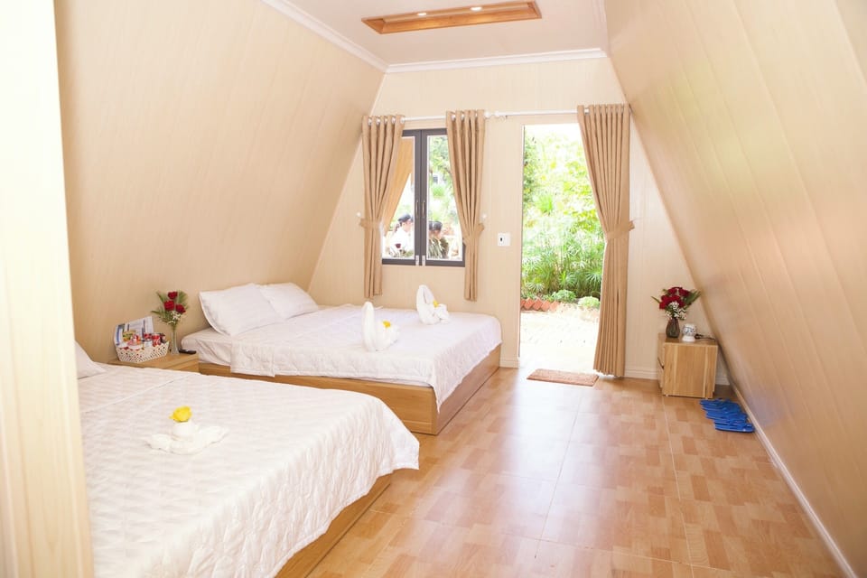 Double or Twin Room, Private Bathroom, Garden View | WiFi (free)