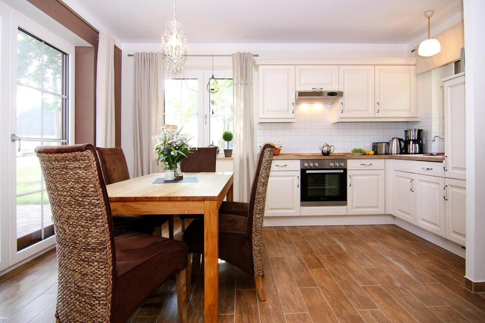 House | Private kitchen | Electric kettle, toaster, highchair