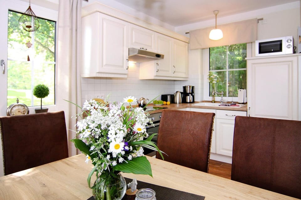 House | Private kitchen | Electric kettle, toaster, highchair
