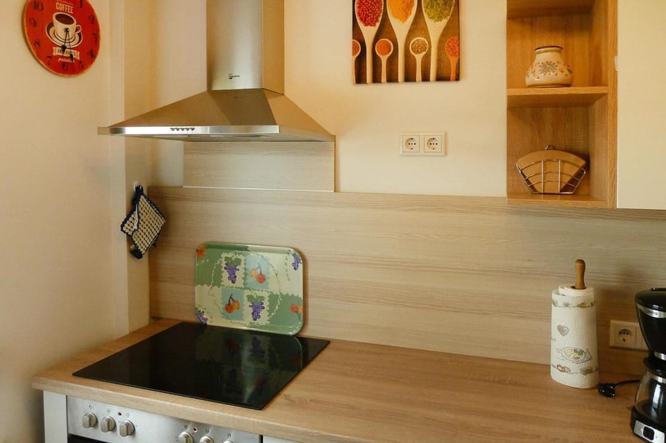 House | Private kitchen | Electric kettle, toaster, highchair
