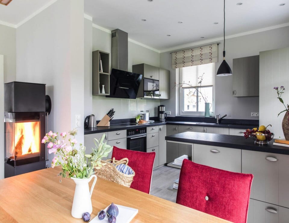 House | Private kitchen | Electric kettle, toaster, highchair