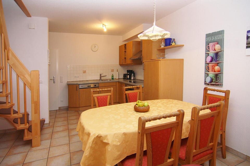 House | Private kitchen | Electric kettle, toaster, highchair