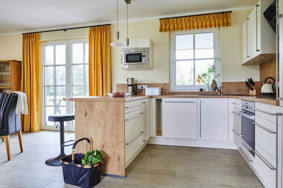 House | Private kitchen | Electric kettle, toaster, highchair