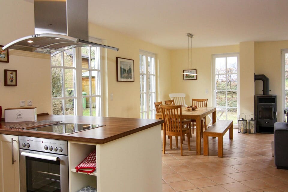 House | Private kitchen | Electric kettle, toaster, highchair