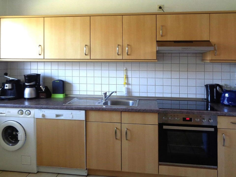 House | Private kitchen | Electric kettle, highchair