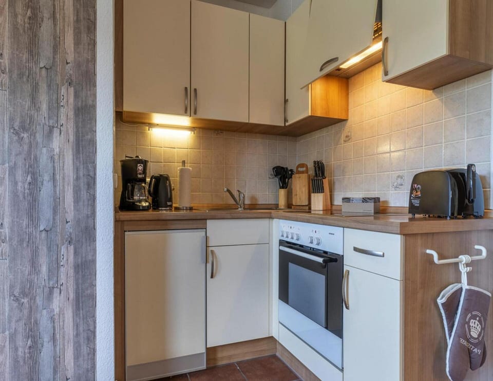 Apartment | Private kitchen | Electric kettle, toaster