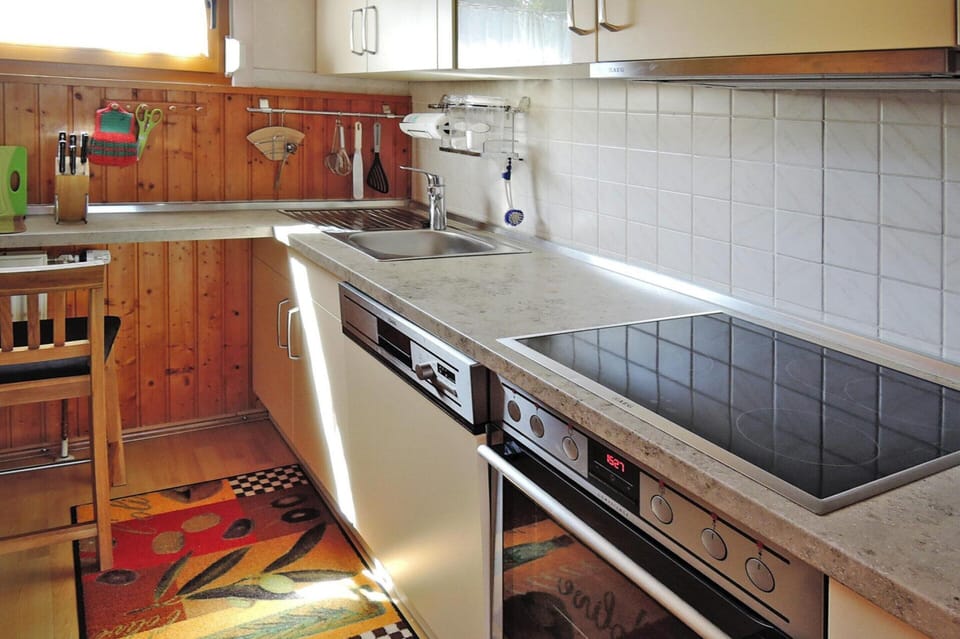 House | Private kitchen | Electric kettle, toaster, highchair