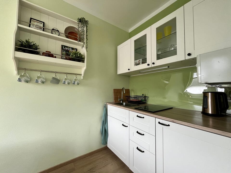 Apartment | Private kitchen | Electric kettle, toaster