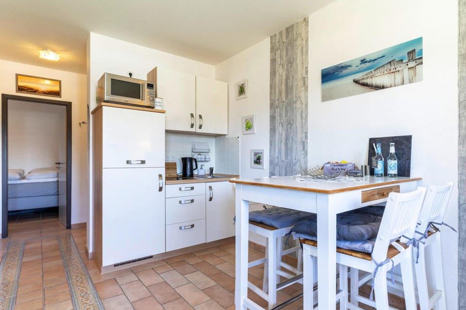 Apartment | Private kitchen | Electric kettle, toaster