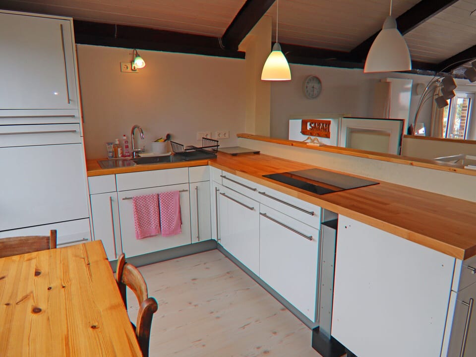 House | Private kitchen | Electric kettle, toaster, highchair