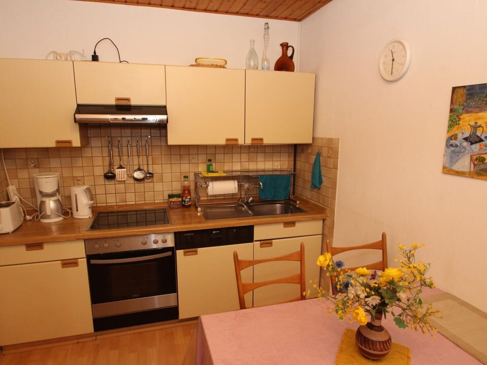 House | Private kitchen | Electric kettle, toaster, highchair