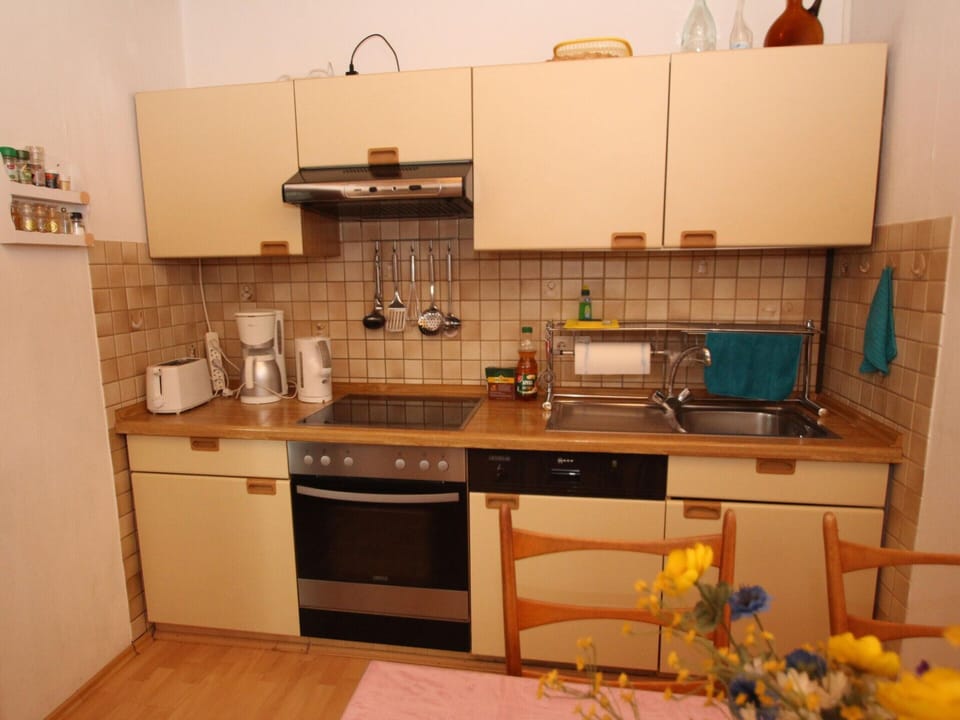 House | Private kitchen | Electric kettle, toaster, highchair