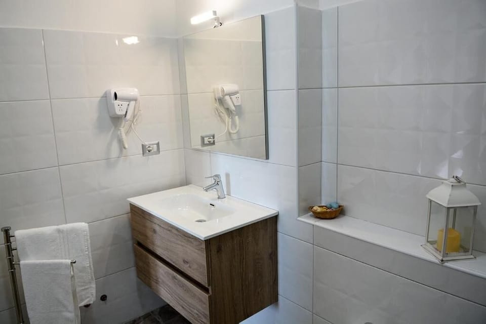 Deluxe Room | Bathroom | Bidet