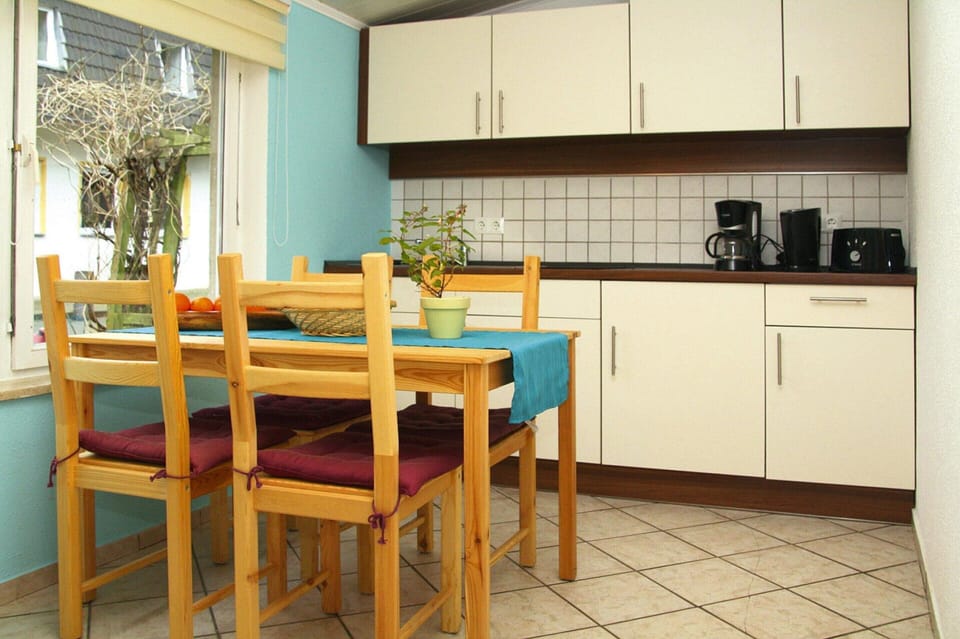 House | Private kitchen | Electric kettle, toaster, highchair