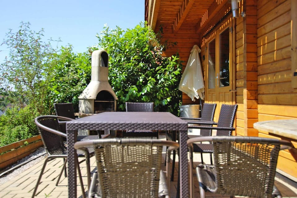 House | Outdoor dining