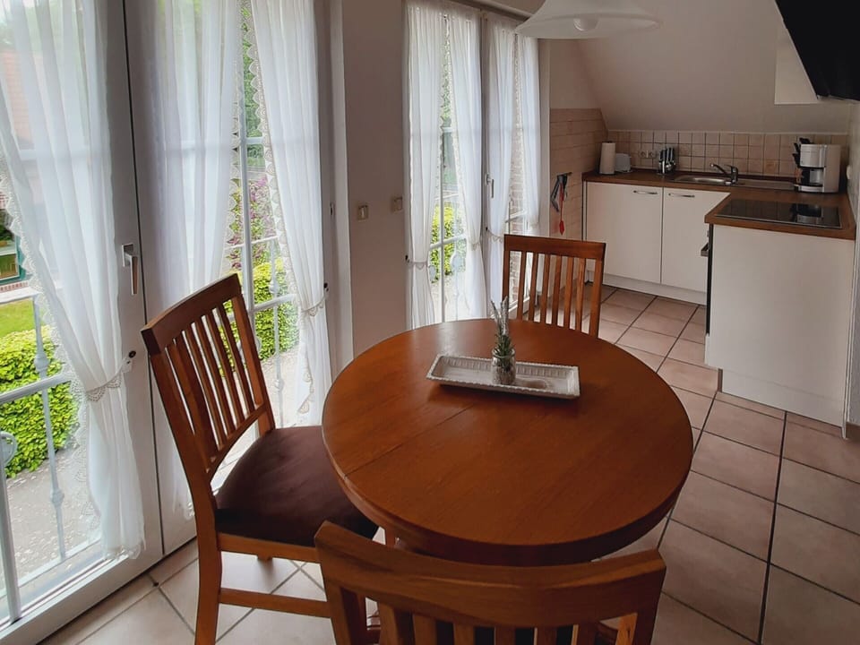 Apartment | Dining