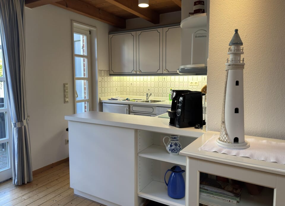 House | Private kitchen | Electric kettle, toaster