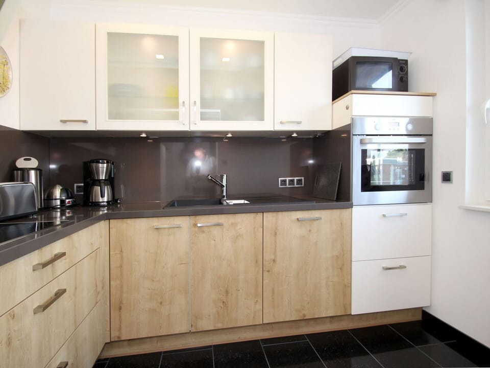 Bungalow | Private kitchen | Electric kettle, toaster
