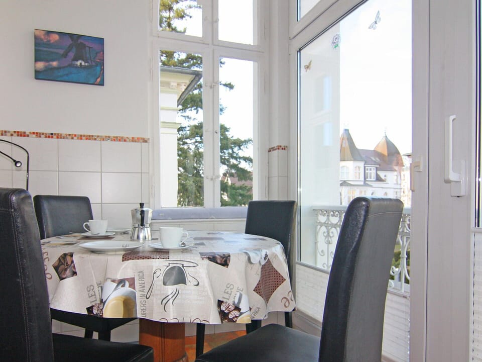 Apartment | Dining