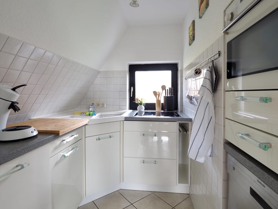 House | Private kitchen | Electric kettle, toaster, highchair