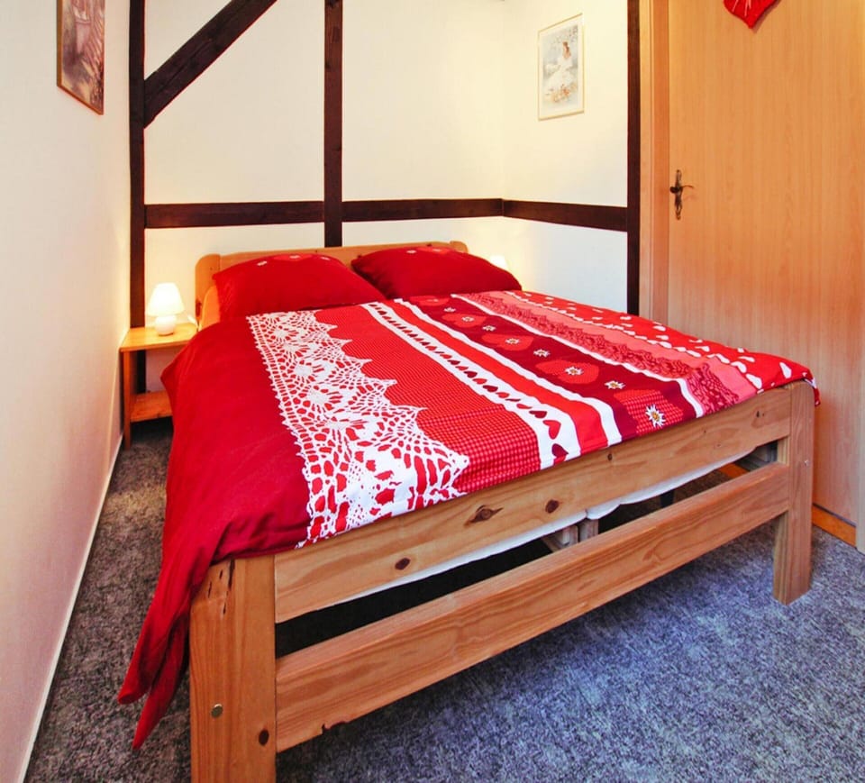 Apartment | 1 bedroom, individually furnished, bed sheets
