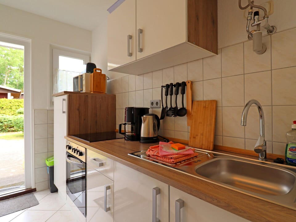 Bungalow | Private kitchen | Toaster, highchair