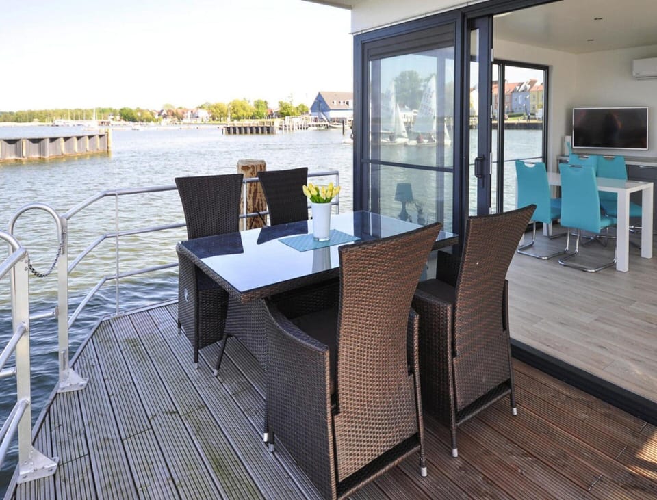 Mobile Home | Balcony