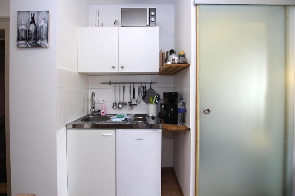 Apartment | Private kitchen | Electric kettle, toaster