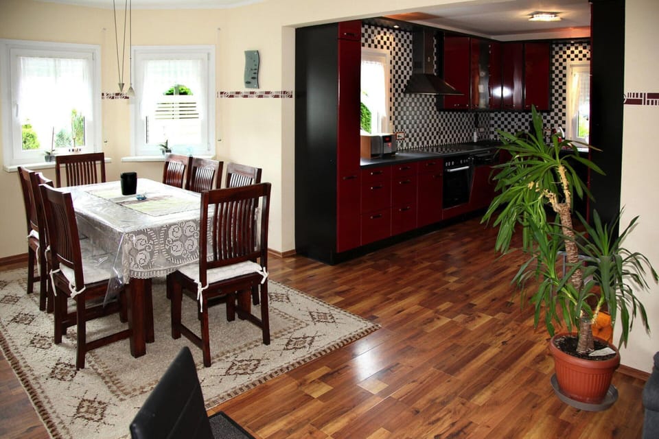 House | Private kitchen | Electric kettle, toaster, highchair