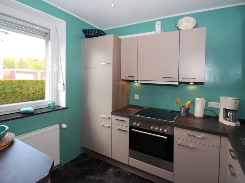 Bungalow | Private kitchen | Electric kettle, toaster