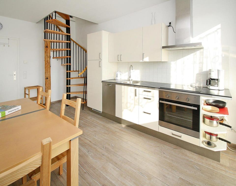 Apartment | Private kitchen | Electric kettle, toaster