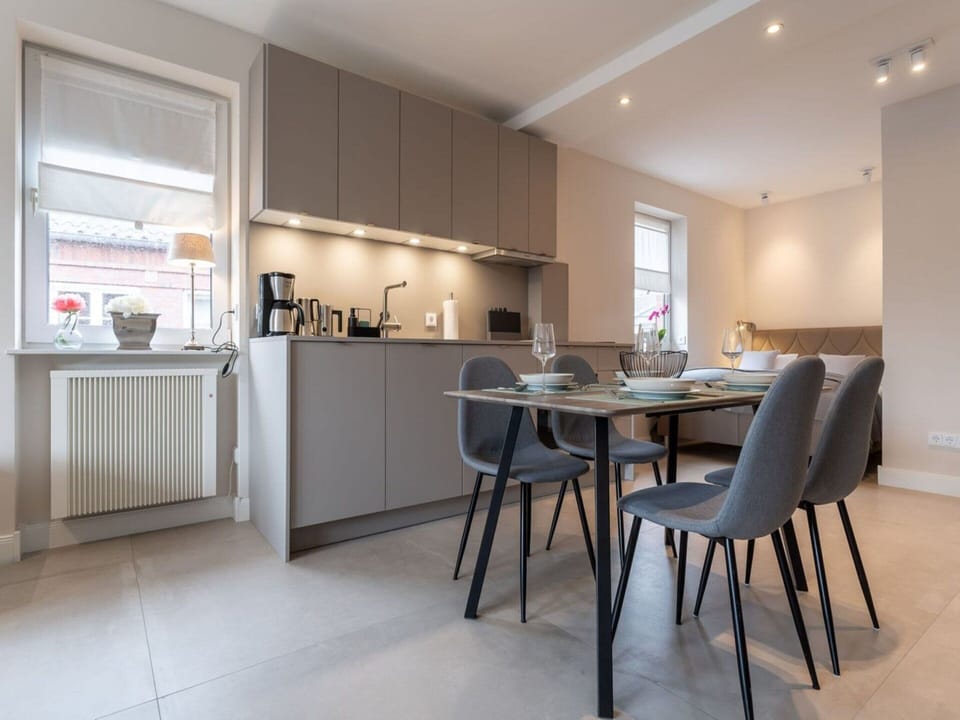 Apartment | Dining