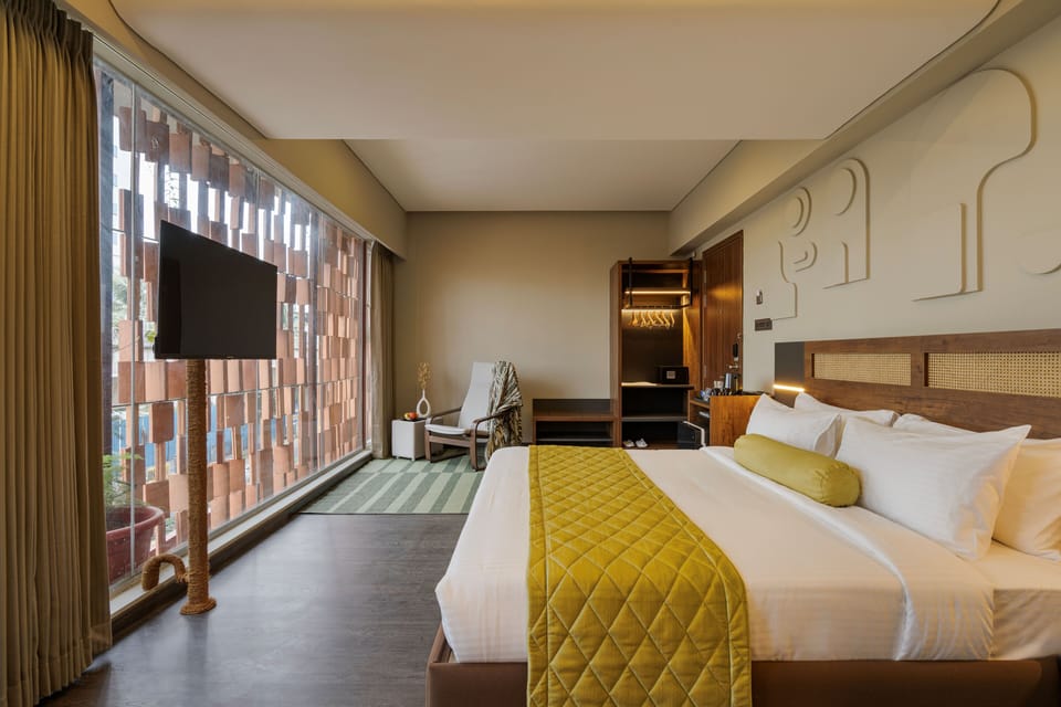 Mandarin | In-room safe, desk, laptop workspace, soundproofing