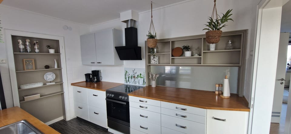 Apartment | Private kitchen | Electric kettle, toaster