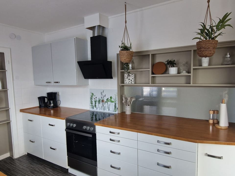 Apartment | Private kitchen | Electric kettle, toaster