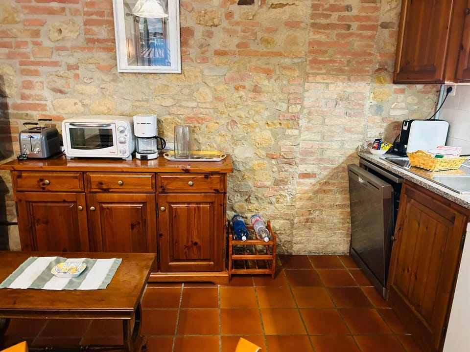 Apartment | Private kitchen | Stovetop, highchair