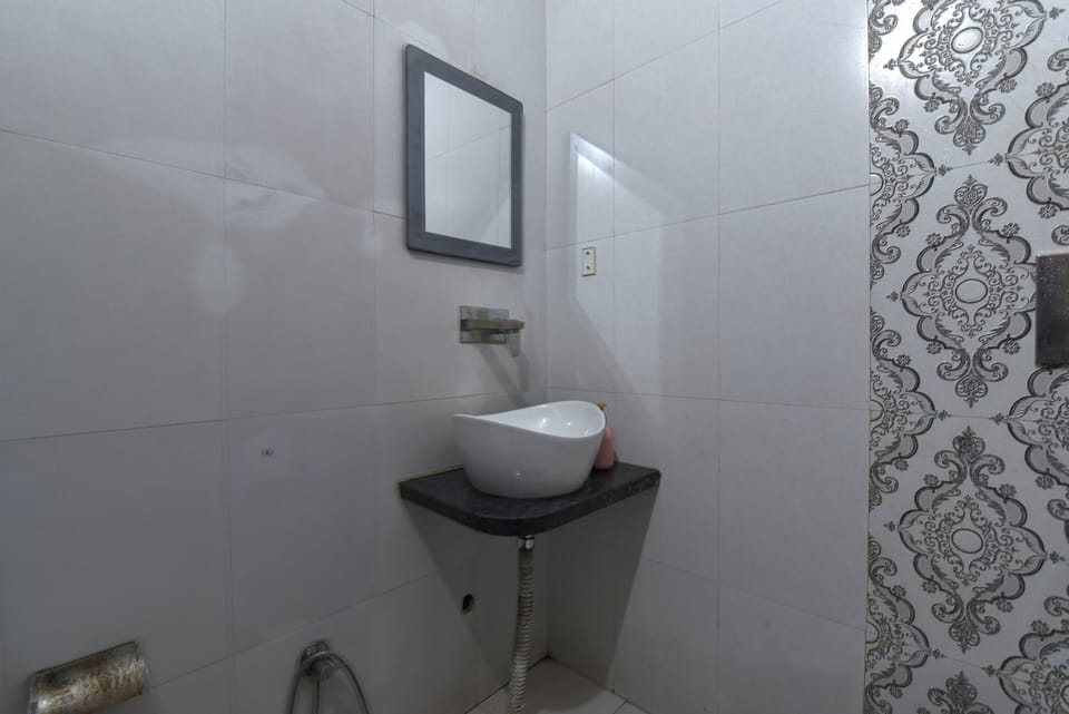 Deluxe Room | Bathroom